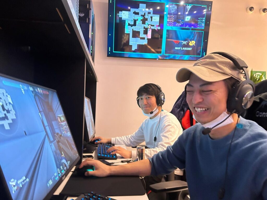 eスポーツを楽しんでいる画像